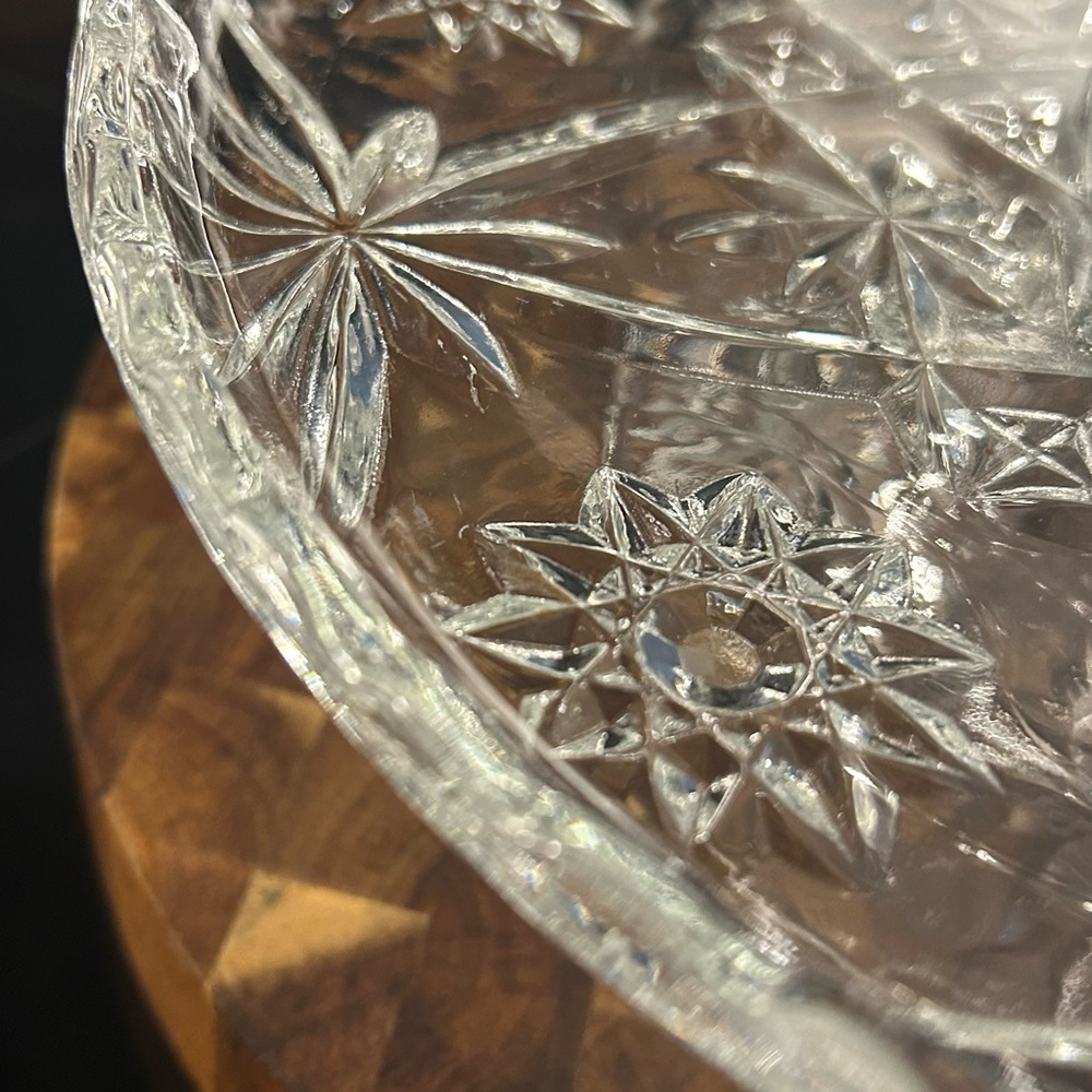 Elegant Glass Cake Stand with Gold Handle - Picture 3 of 8